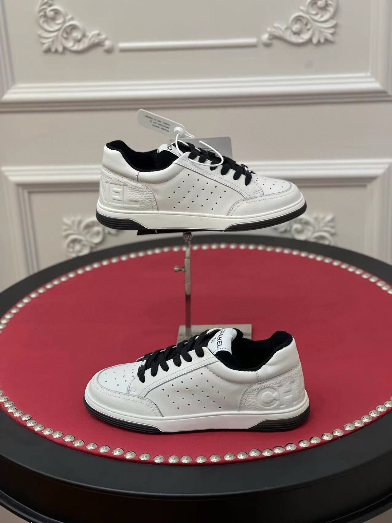 CHANEL SNEAKER - Image 5