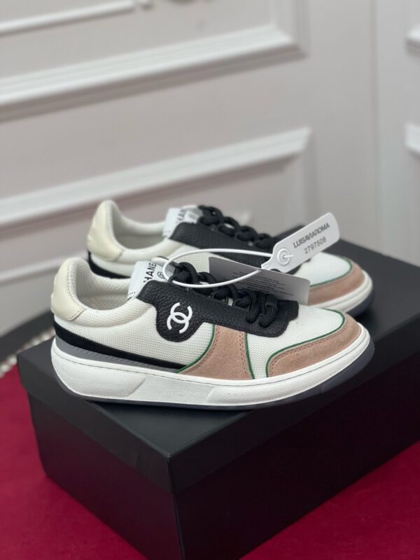 CHANEL SNEAKER