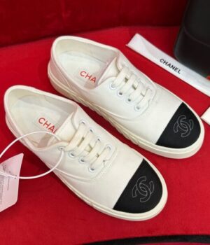 CHANEL SNEAKER