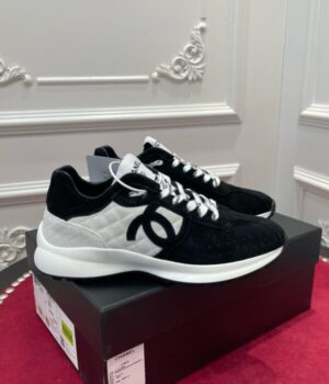 CHANEL SNEAKER