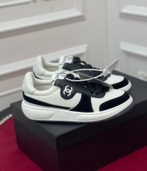 CHANEL SNEAKER