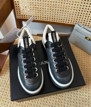CHANEL SNEAKER