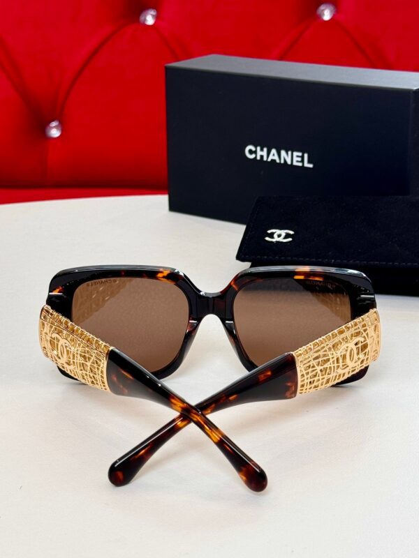 CHANEL SUNGLASSES - Image 8