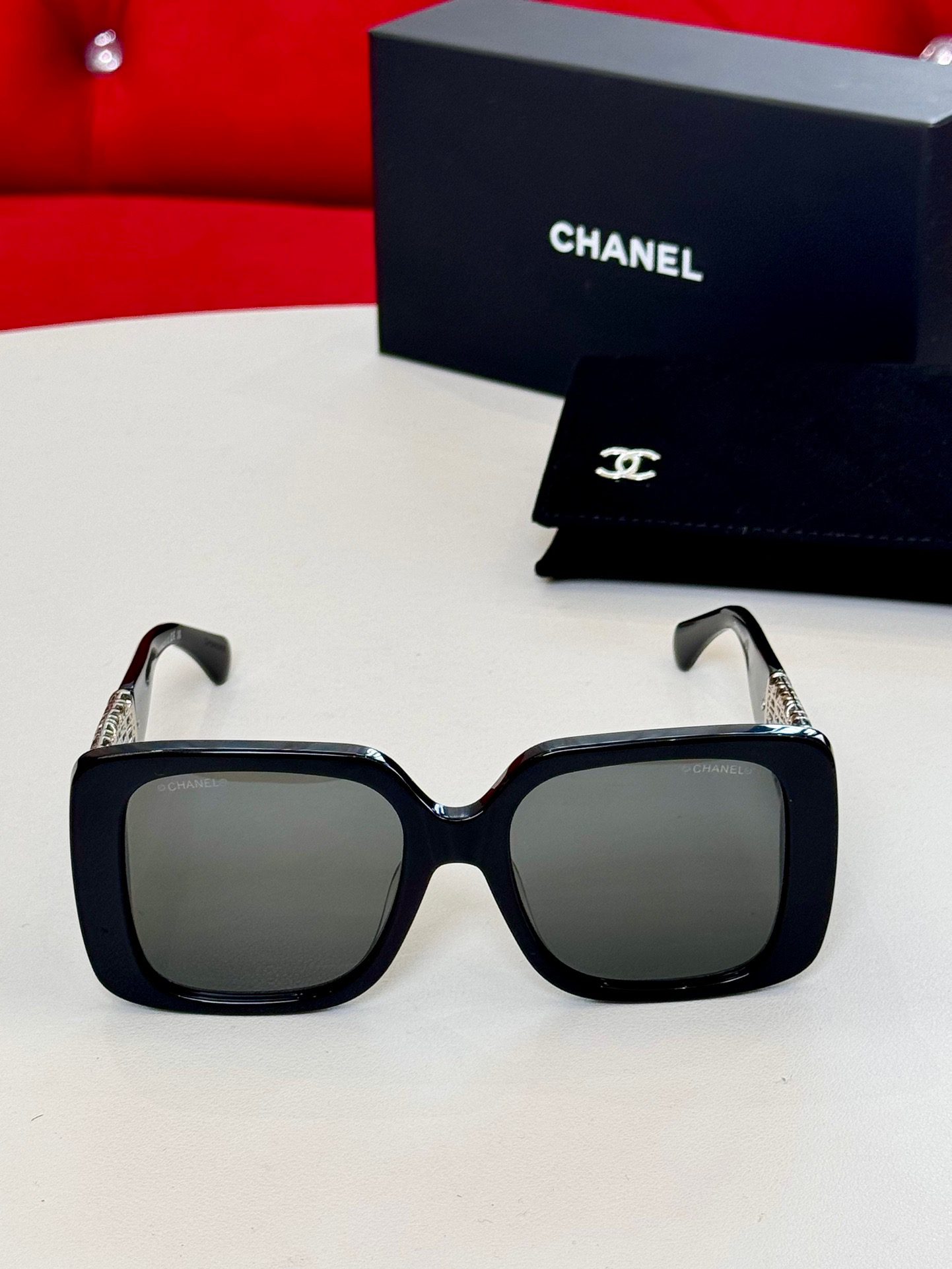 CHANEL SUNGLASSES - Image 2