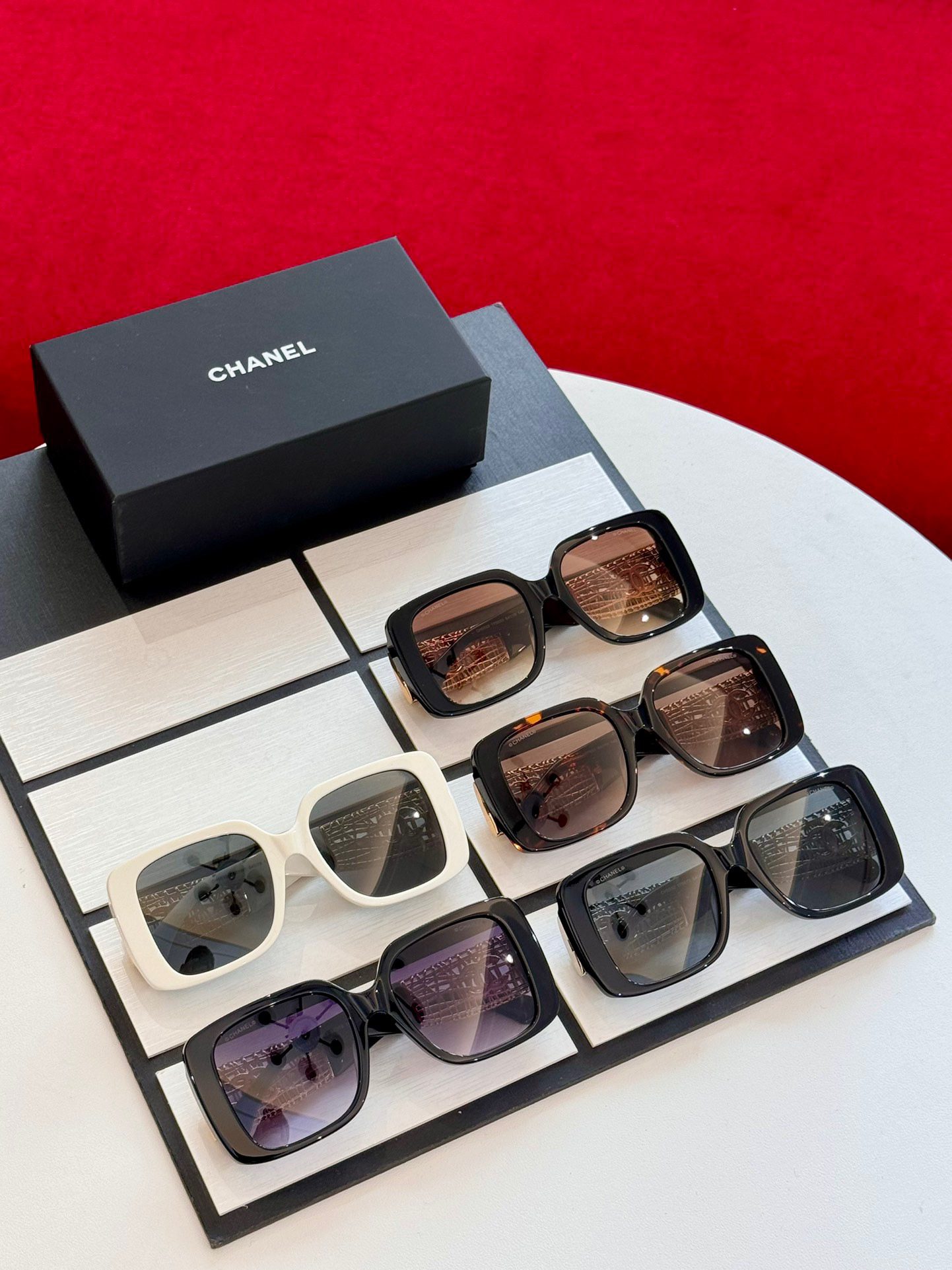CHANEL SUNGLASSES - Image 5