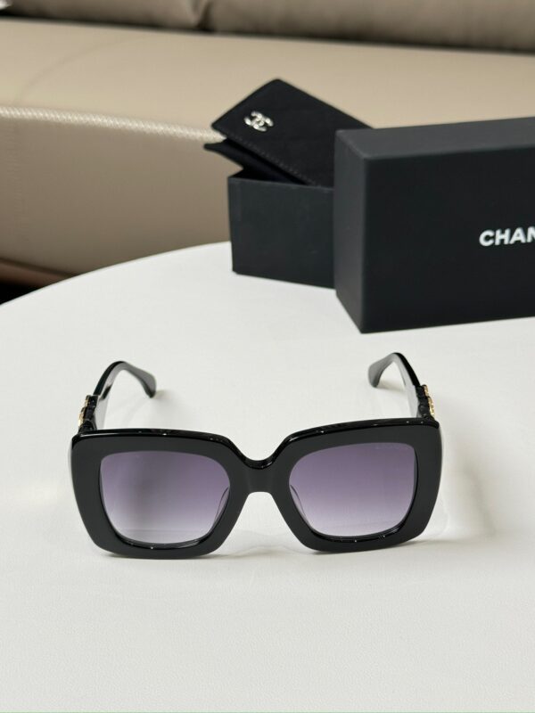 CHANEL SUNGLASSES - Image 4