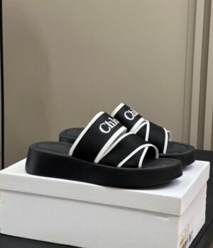 CHLOE SANDAL