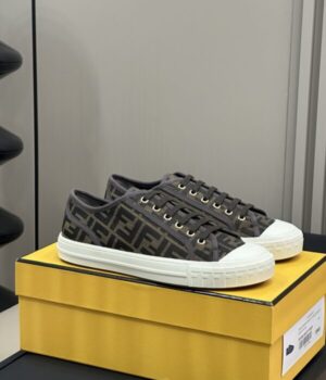 FENDI SNEAKER