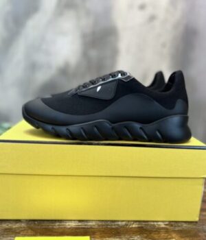 FENDI SNEAKER