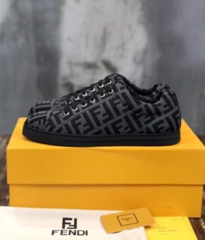 FENDI SNEAKER