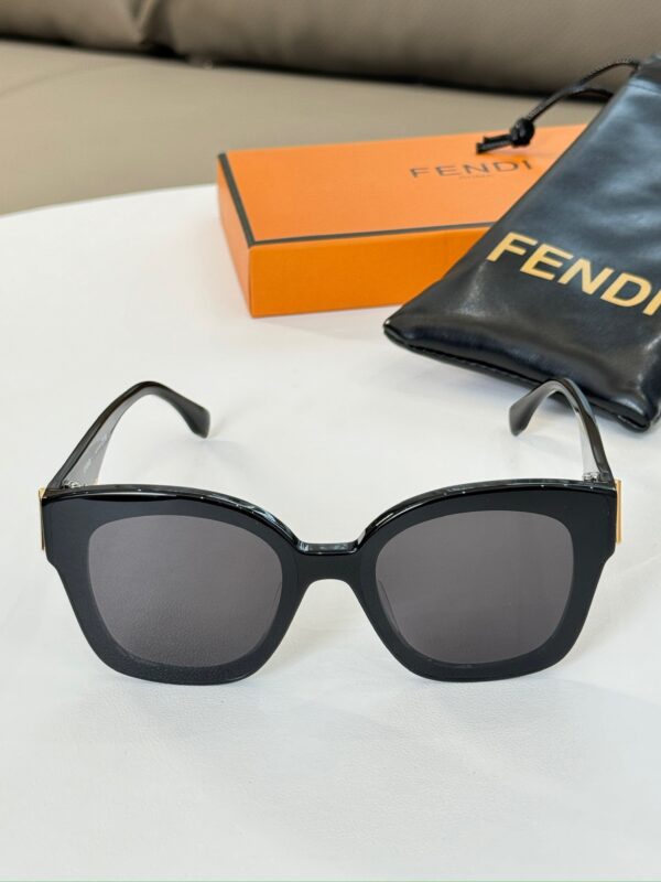 FENDI SUNGLASSES
