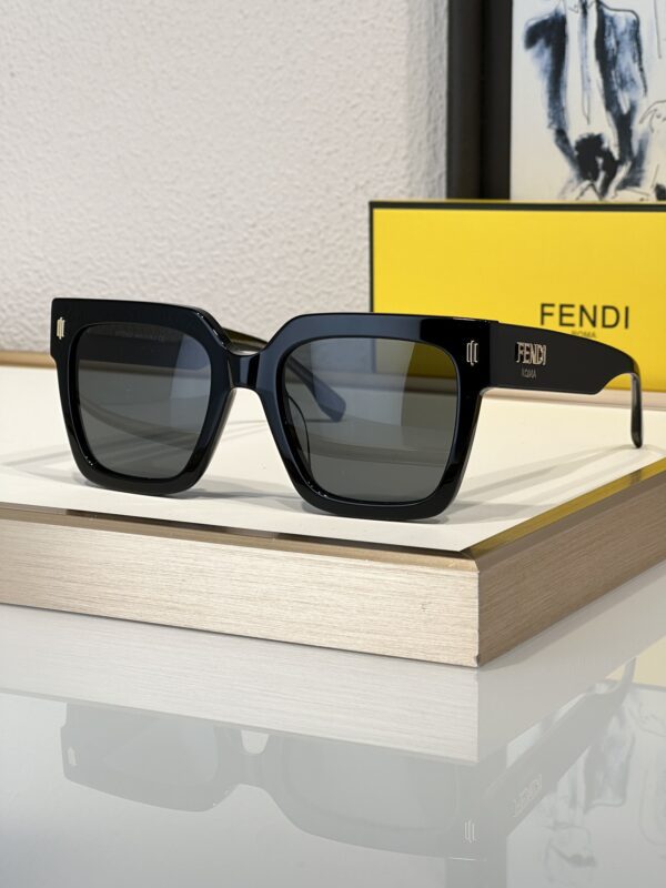 FENDI SUNGLASSES