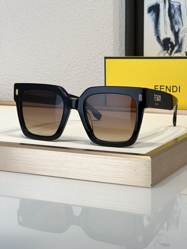FENDI SUNGLASSES - Image 4