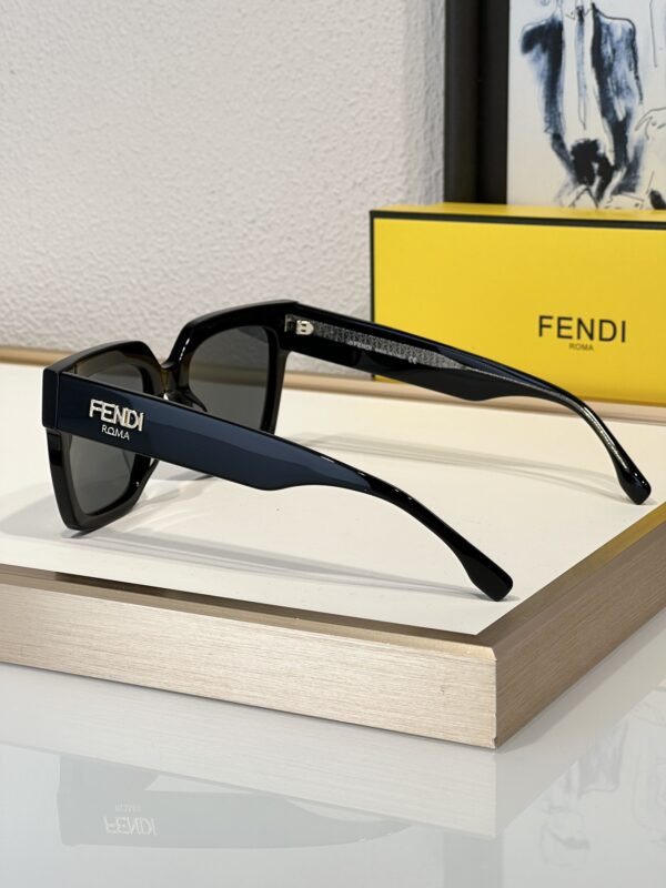 FENDI SUNGLASSES - Image 6