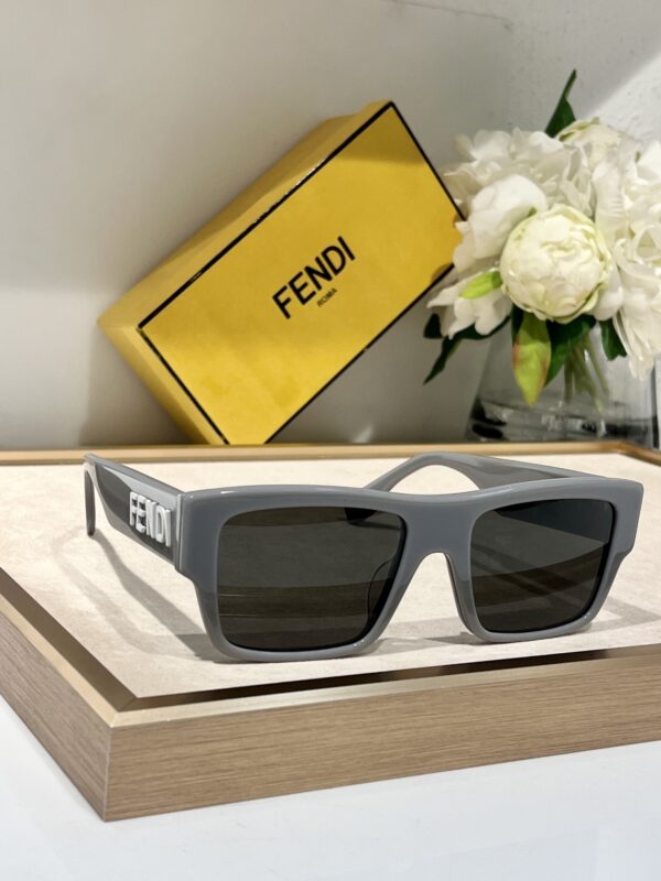 FENDI SUNGLASSES - Image 4