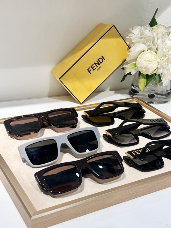 FENDI SUNGLASSES - Image 6