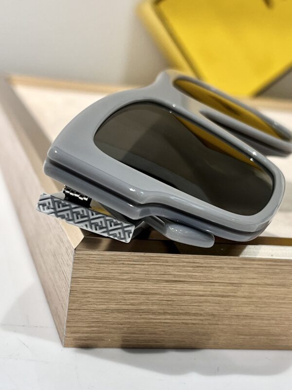 FENDI SUNGLASSES - Image 8
