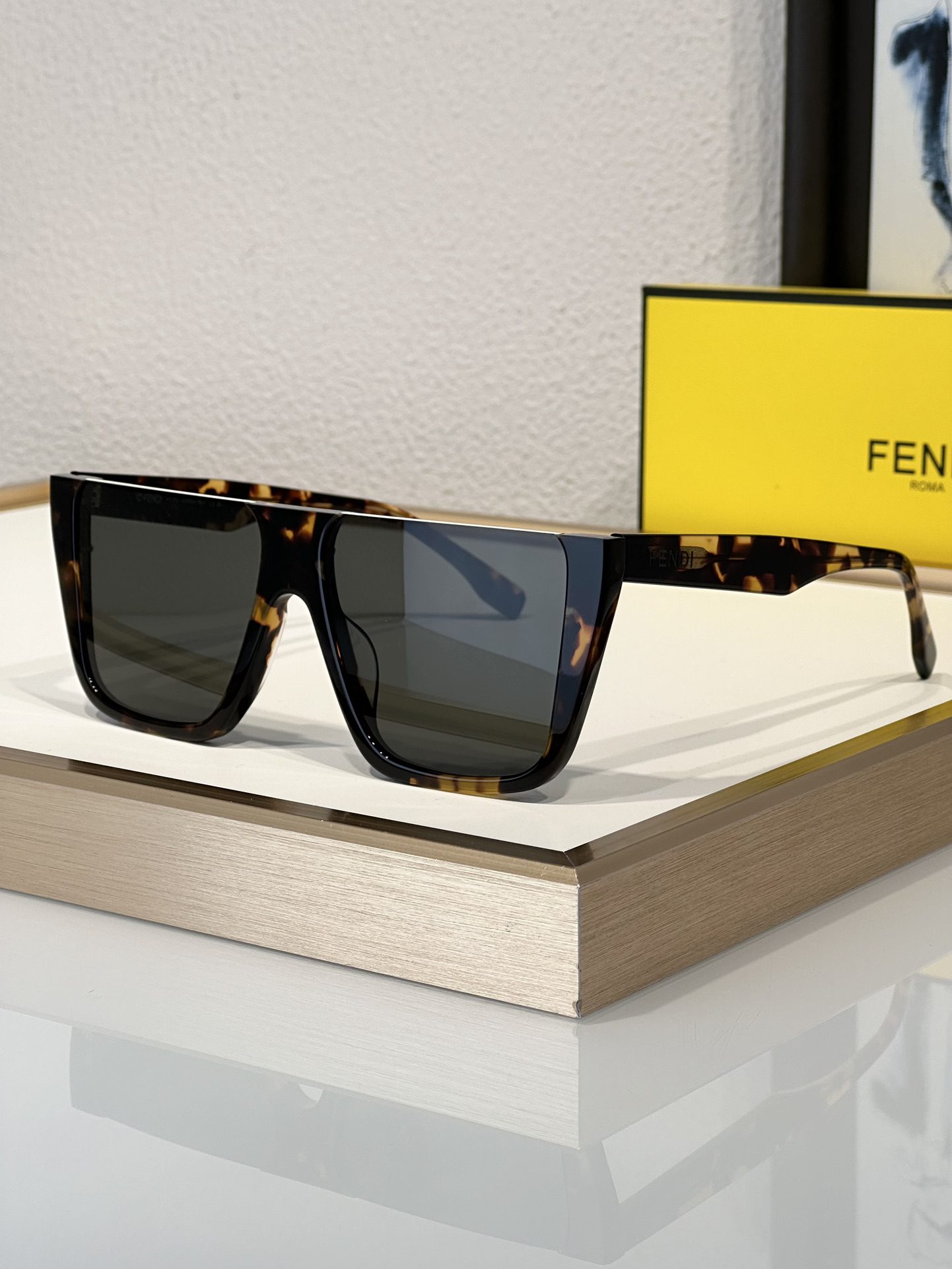 FENDI SUNGLASSES - Image 3