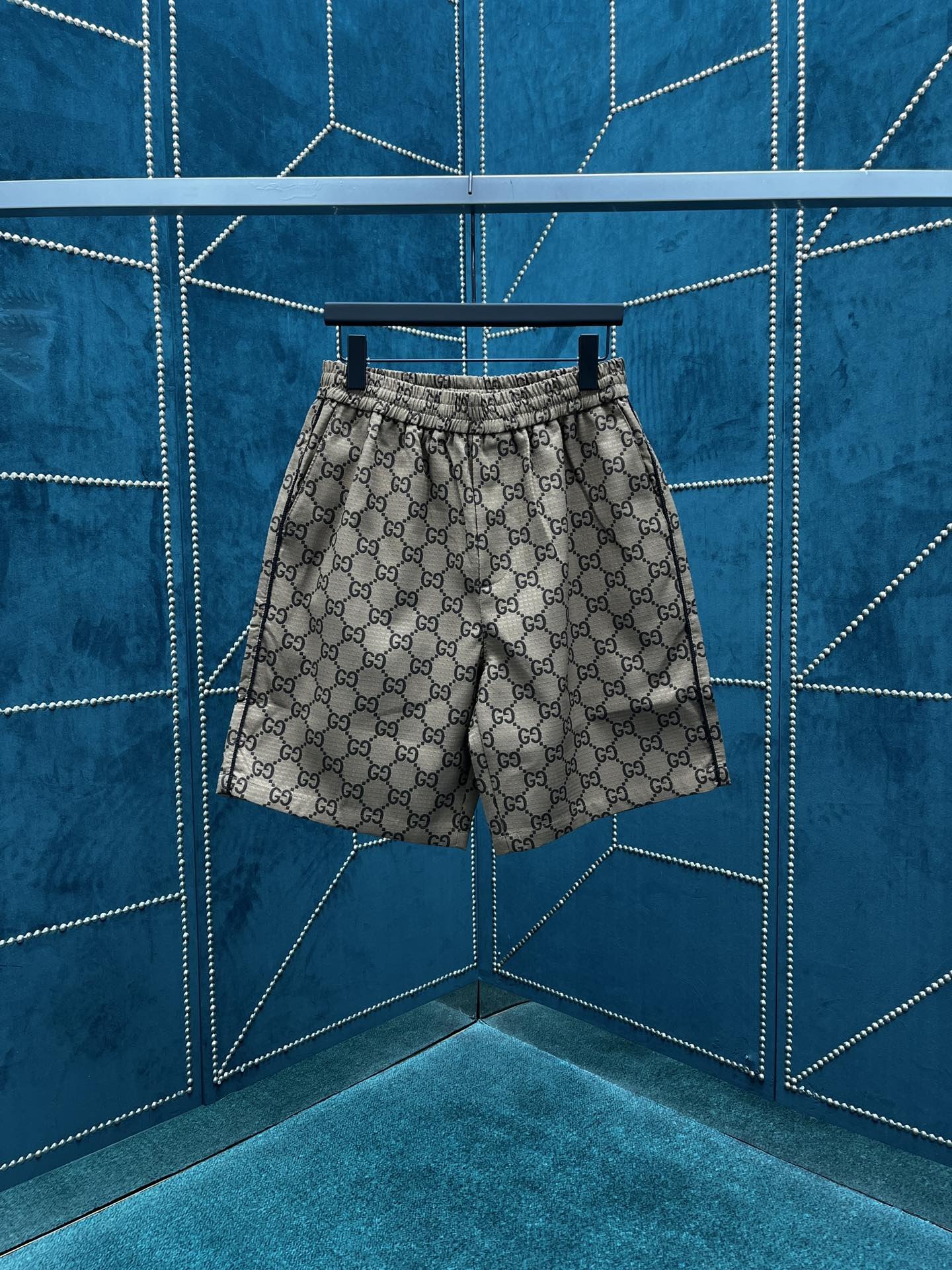 GUCCI SHORTS - Image 2