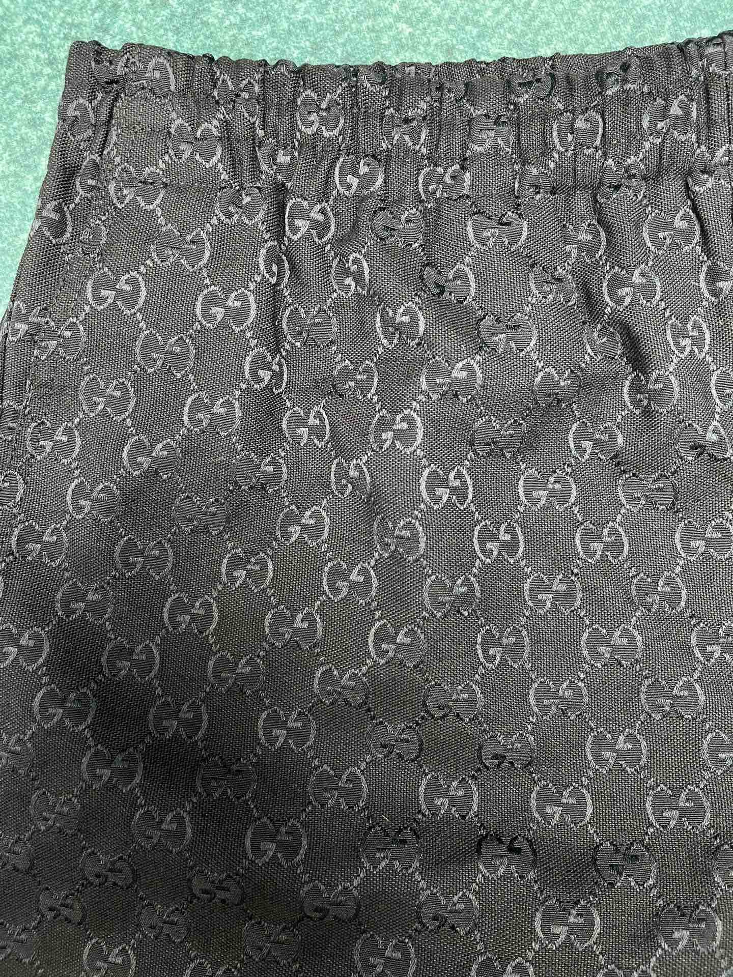 GUCCI SHORTS - Image 3