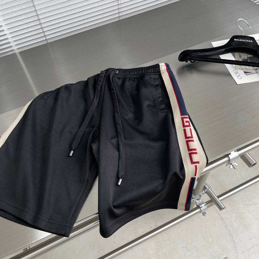 GUCCI SHORTS - Image 3