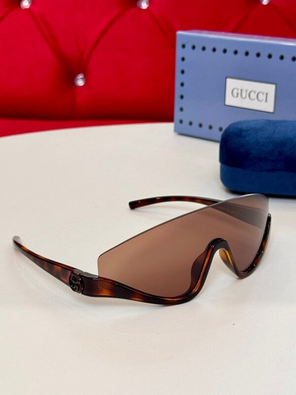 GUCCI SUNGLASSES - Image 4