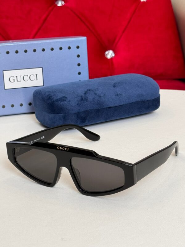 GUCCI SUNGLASSES