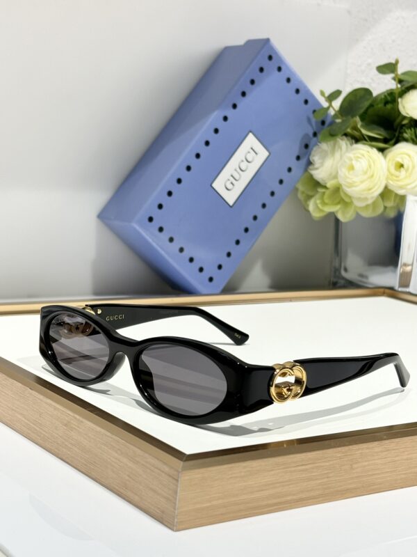 GUCCI SUNGLASSES