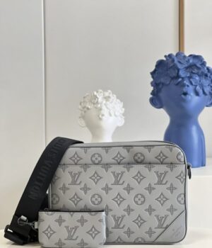 LV BAG (M46104)