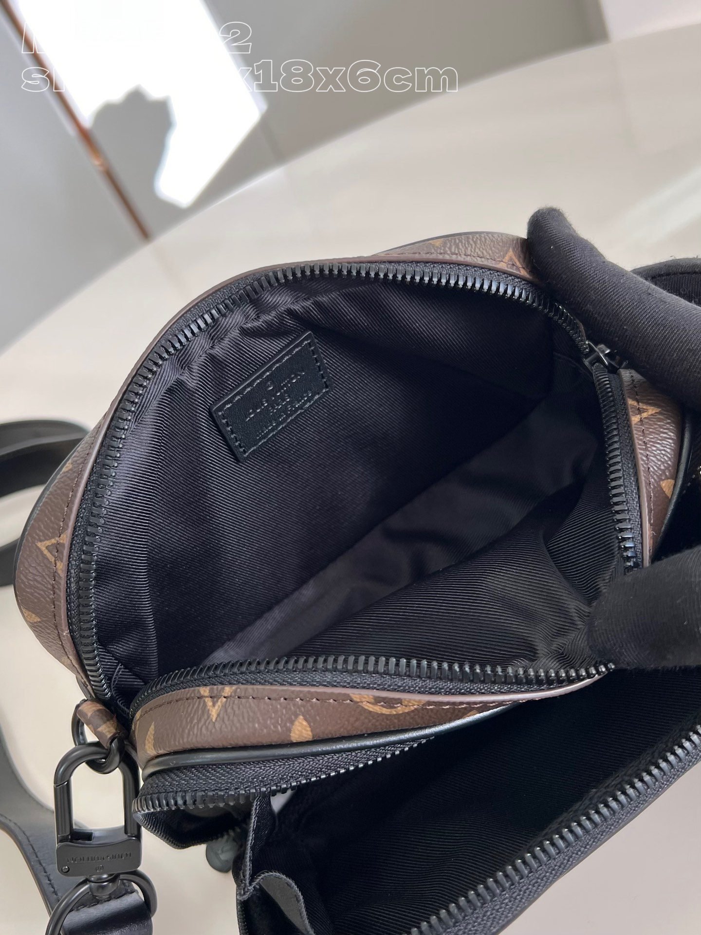 LV BAG (M46794) - Image 7