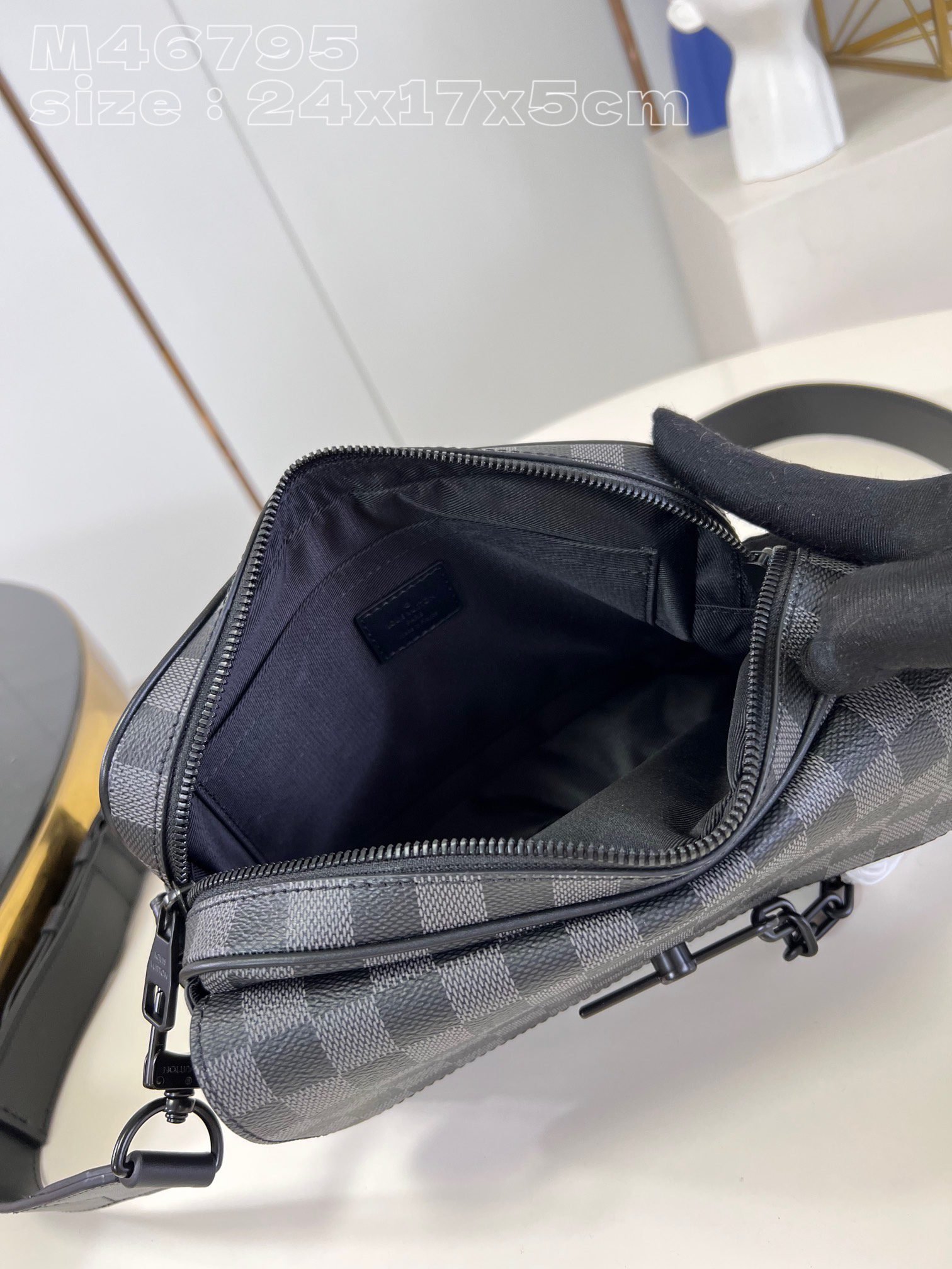 LV BAG (M46795) - Image 7