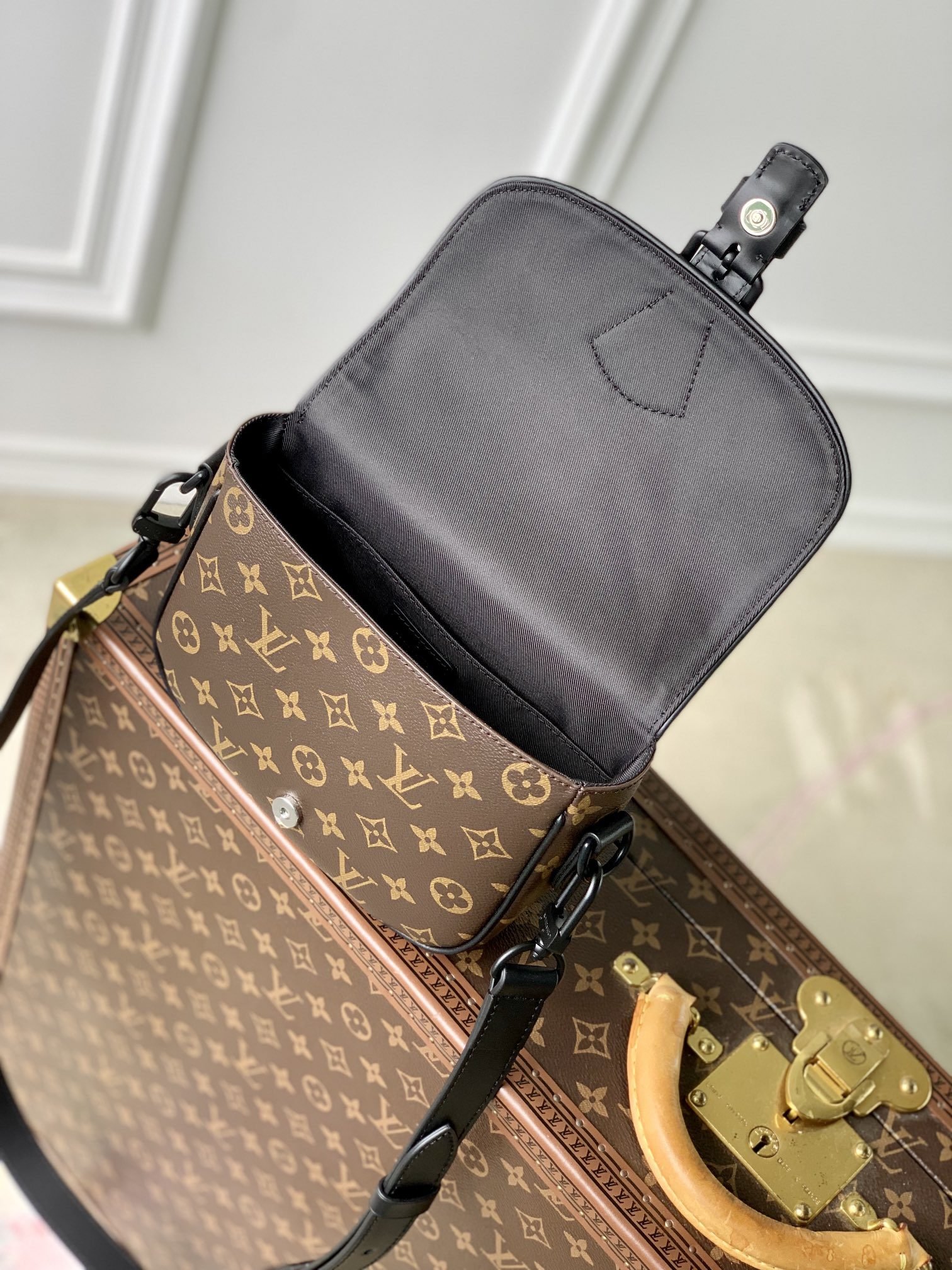 LV BAG (M47060) - Image 5