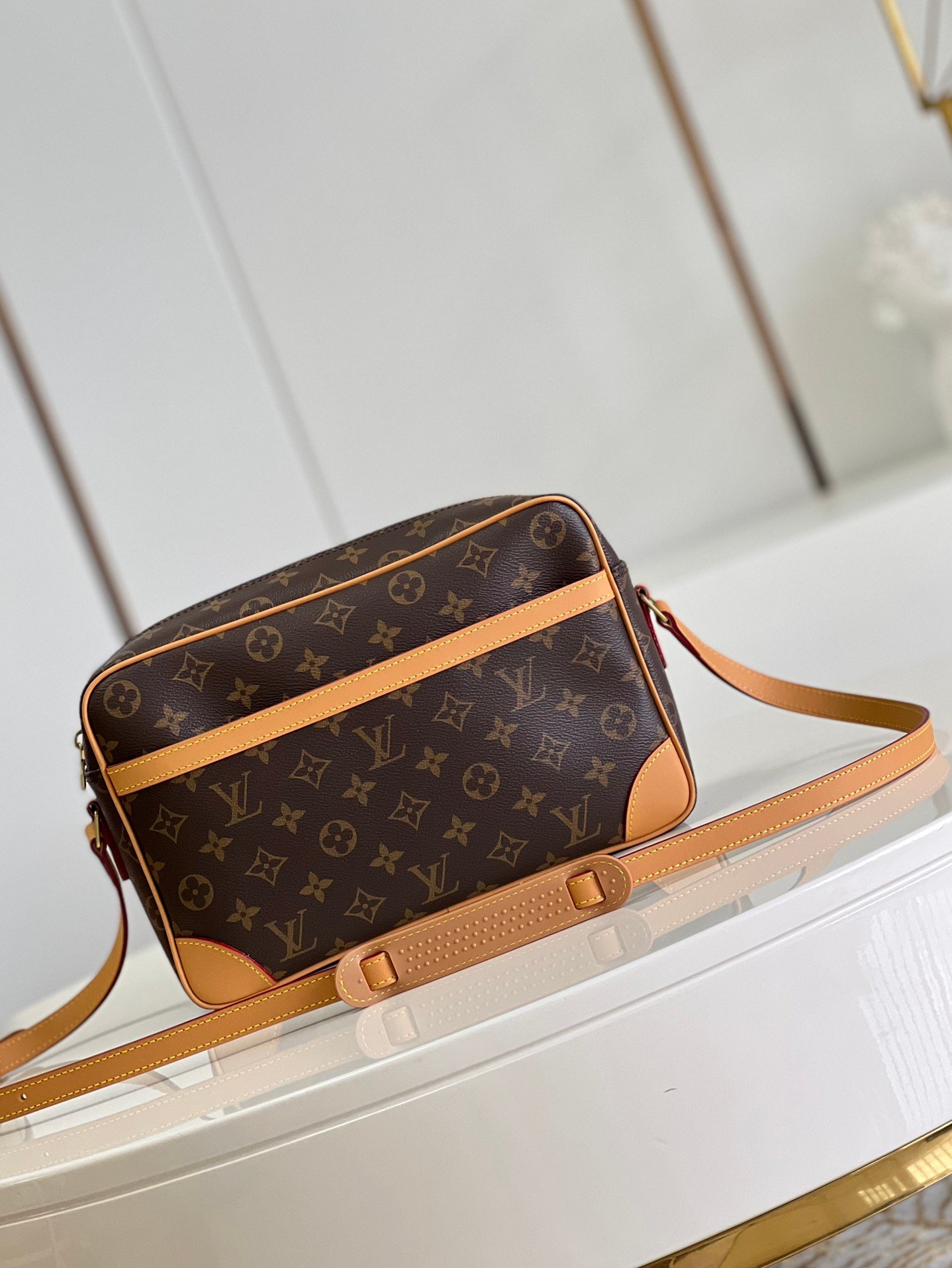 LV BAG (M51272) - Image 3