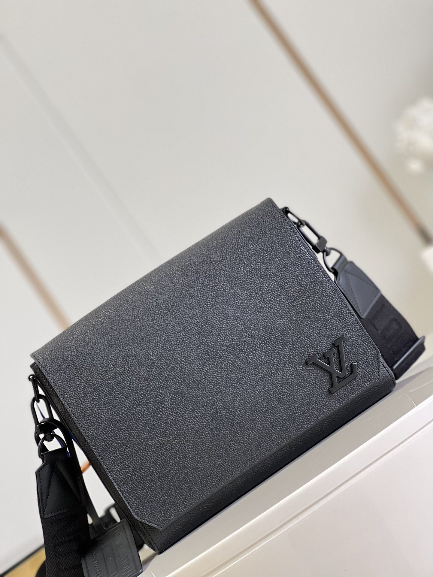 LV BAG (M57080) - Image 3