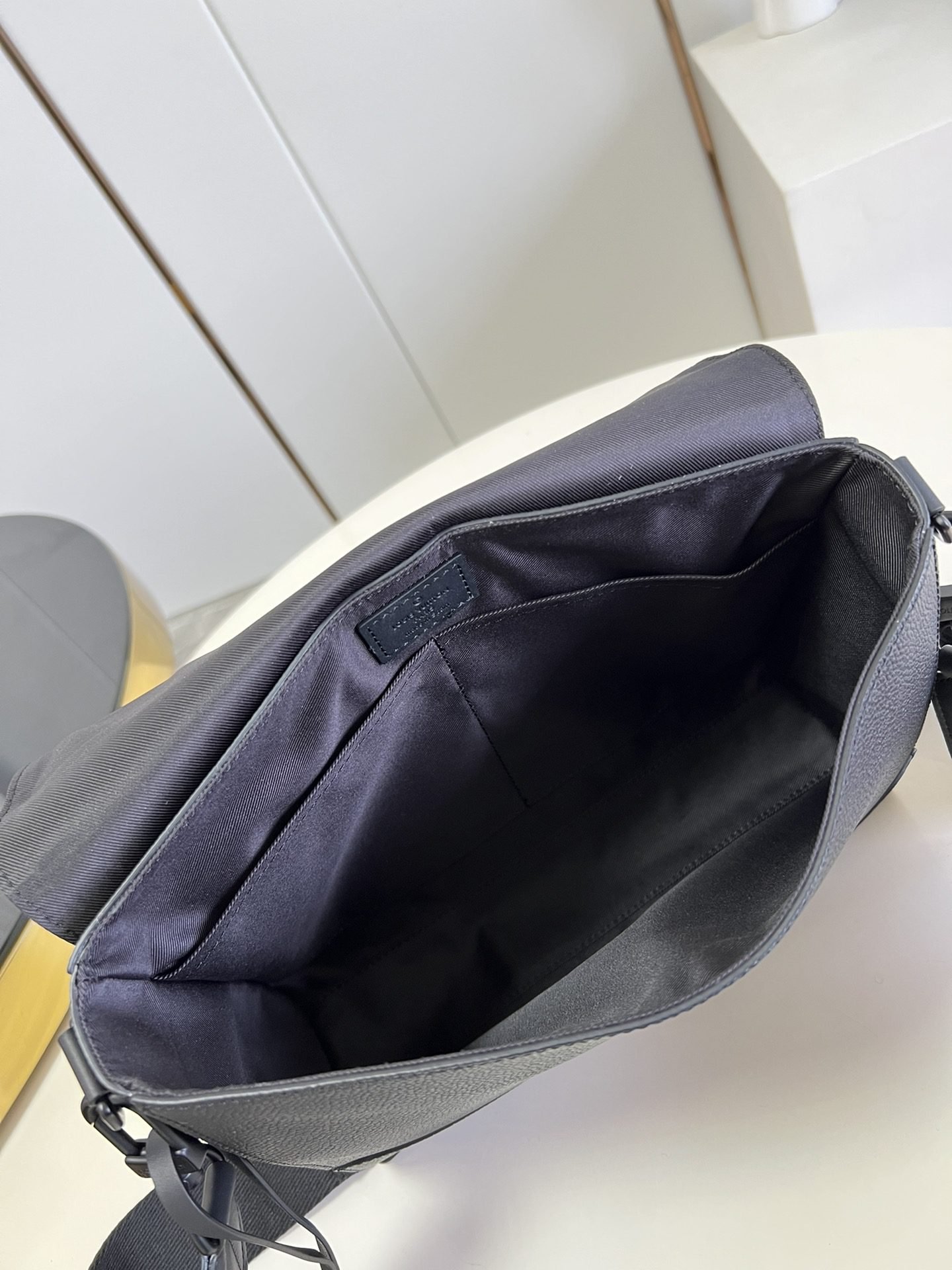 LV BAG (M57080) - Image 7