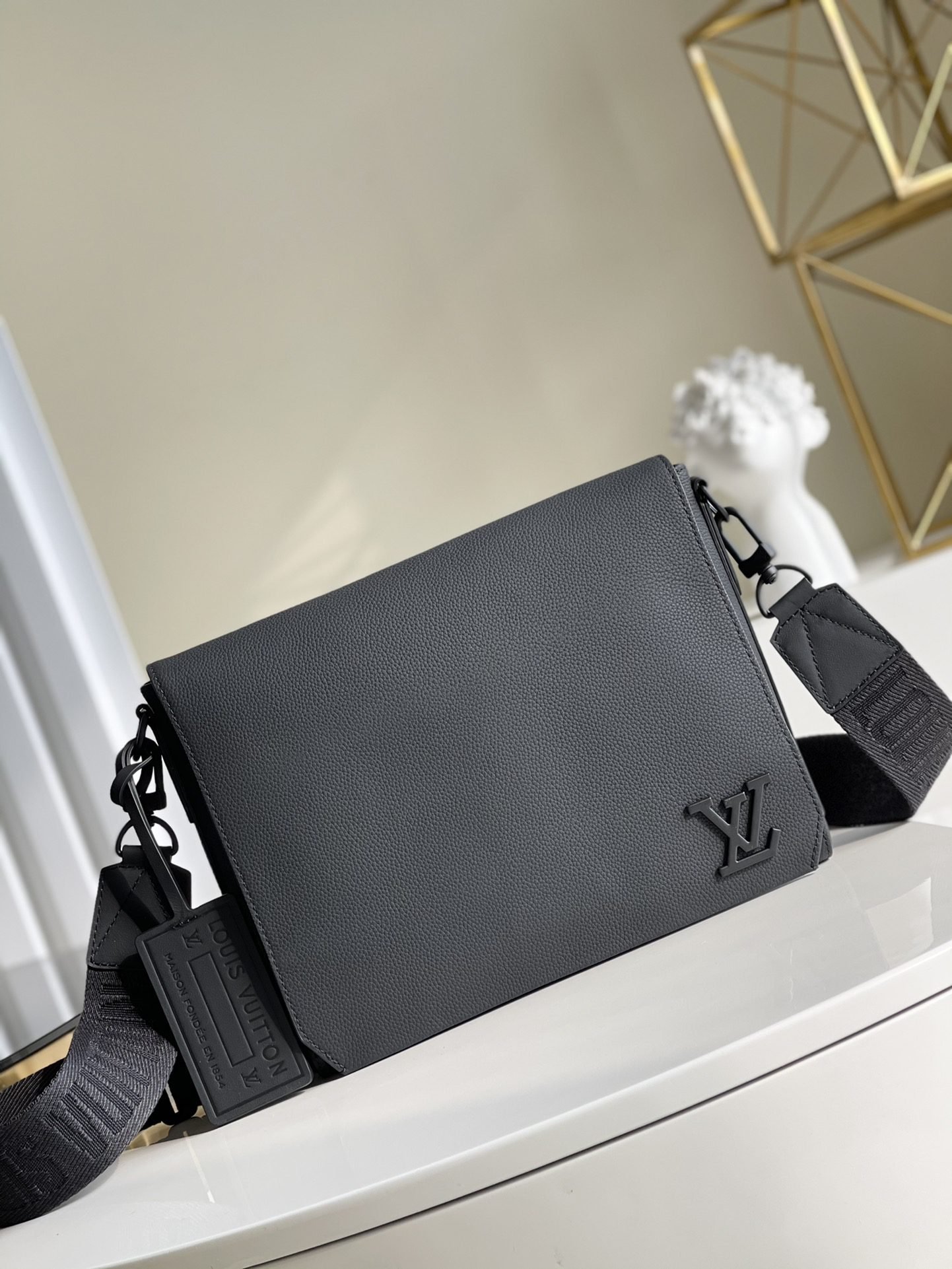 LV BAG (M57080) - Image 3