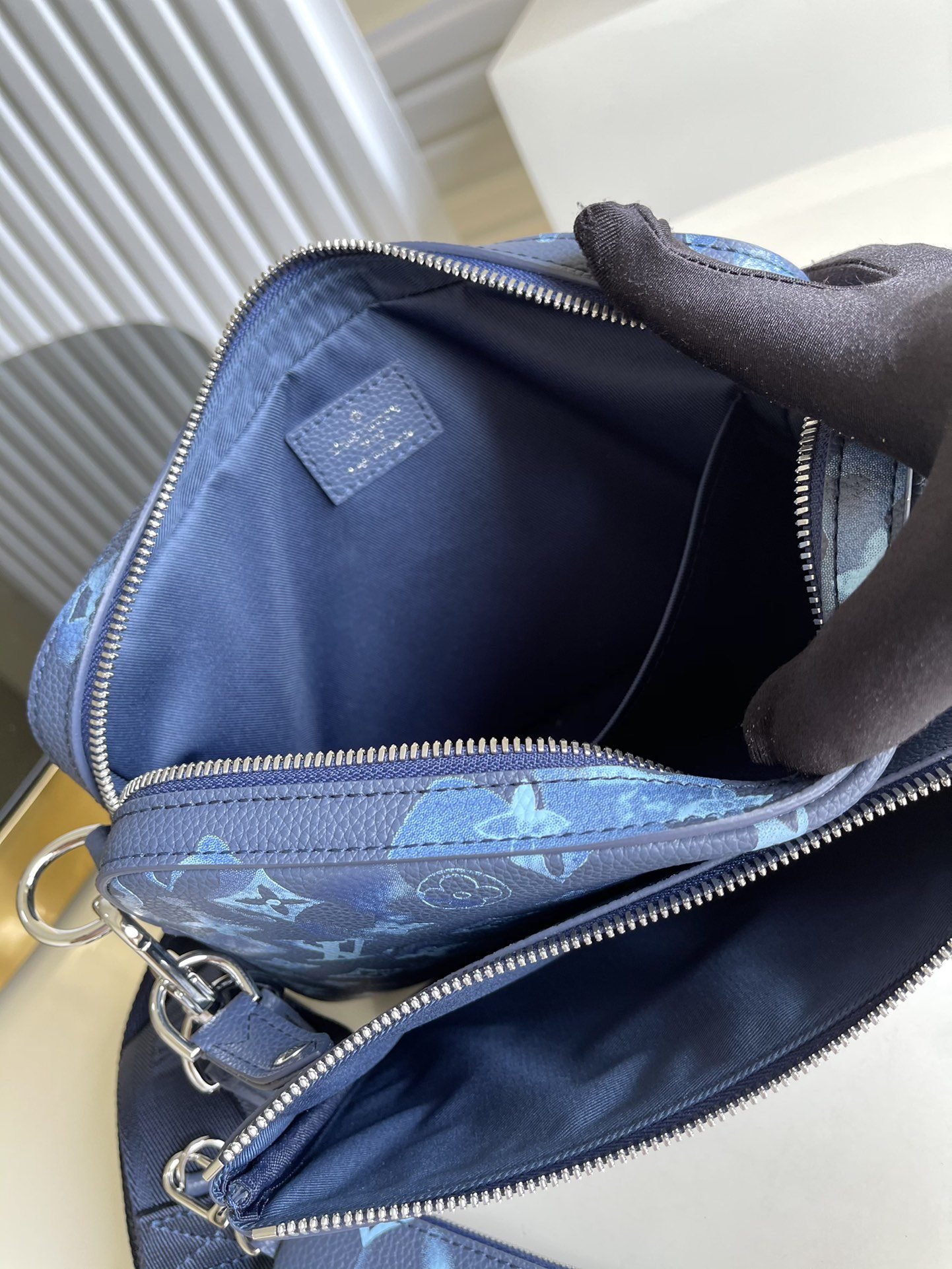 LV BAG (M57840) - Image 7