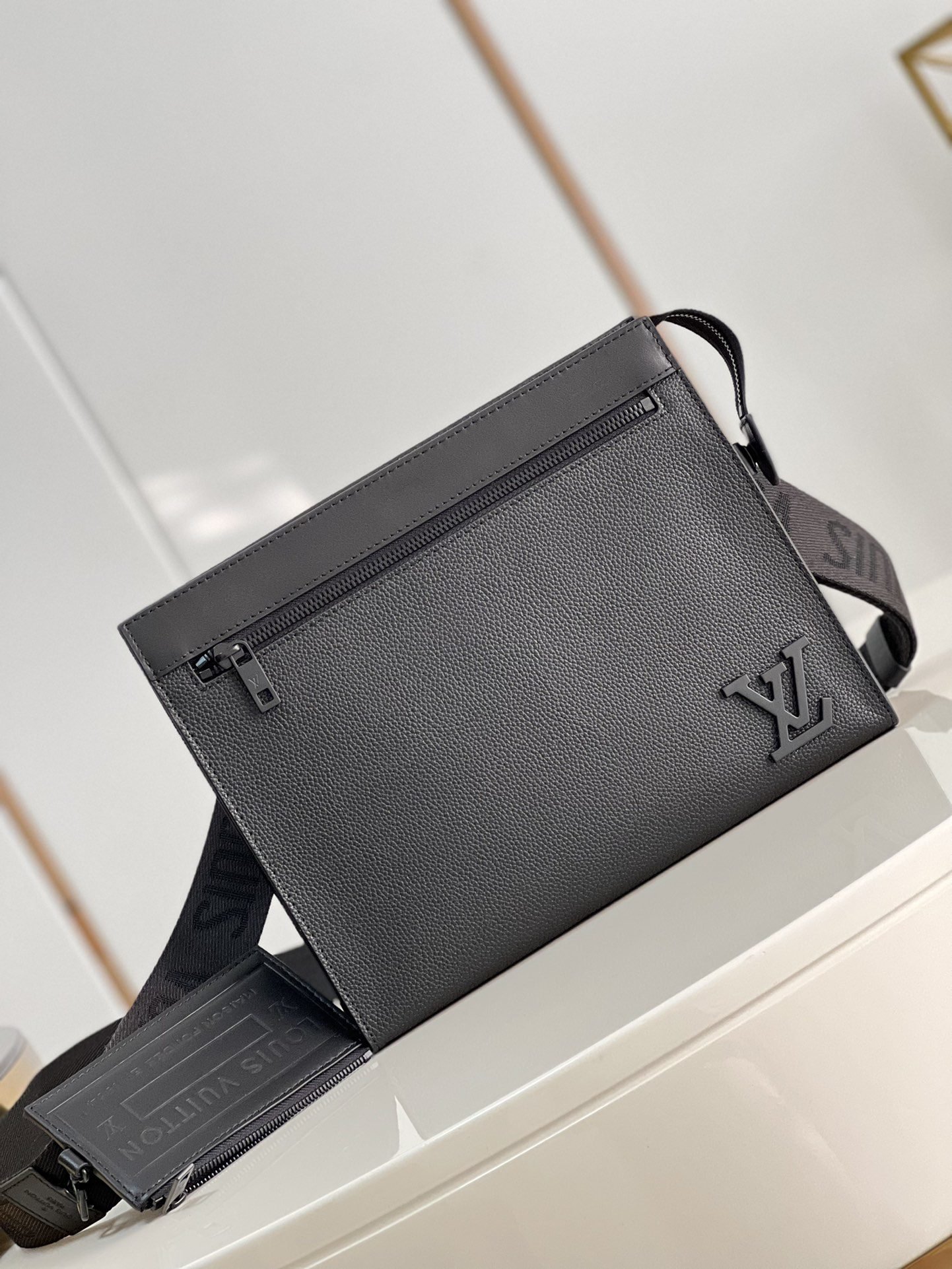 LV BAG (M59329) - Image 3
