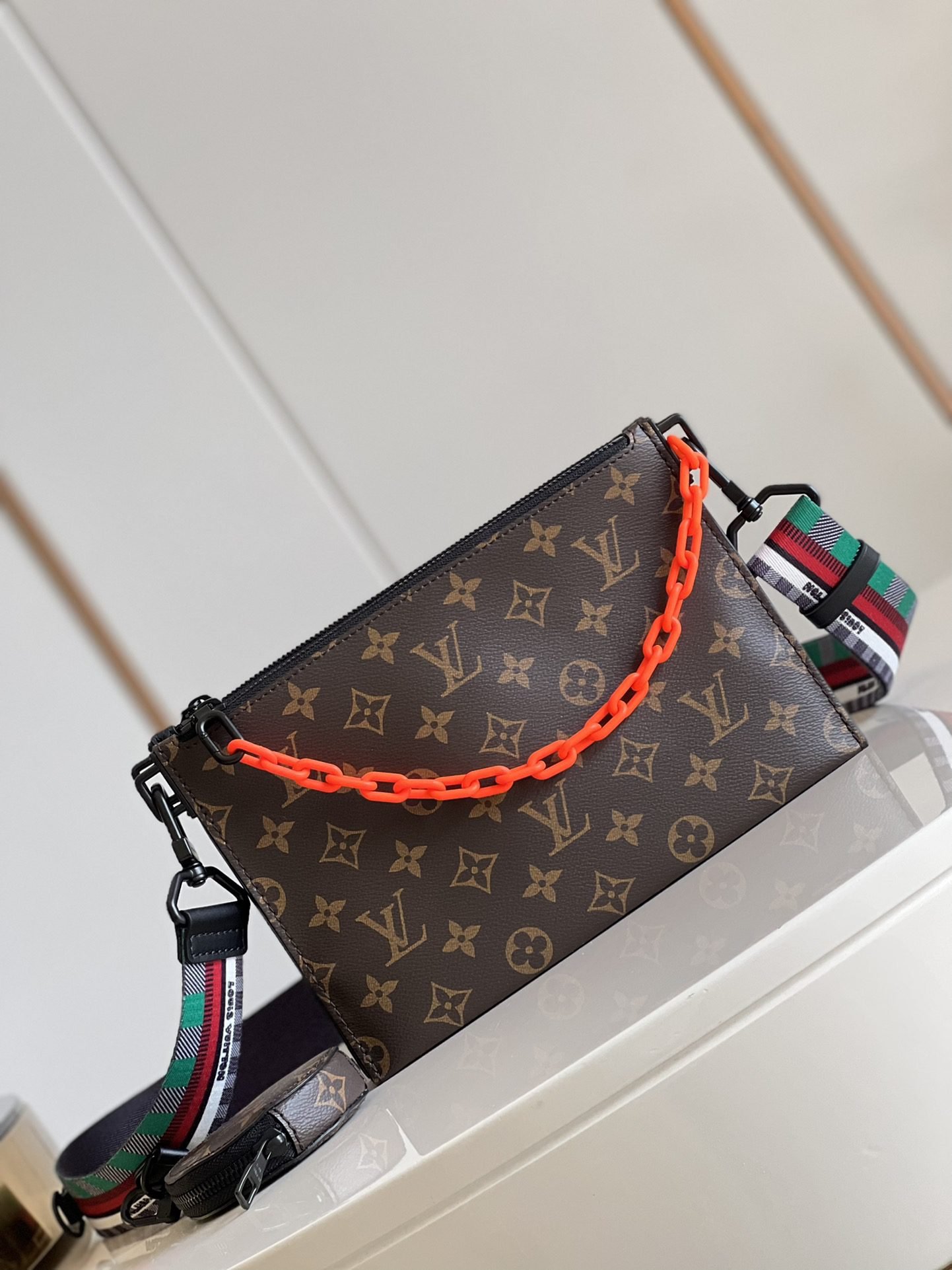 LV BAG (M59681) - Image 3