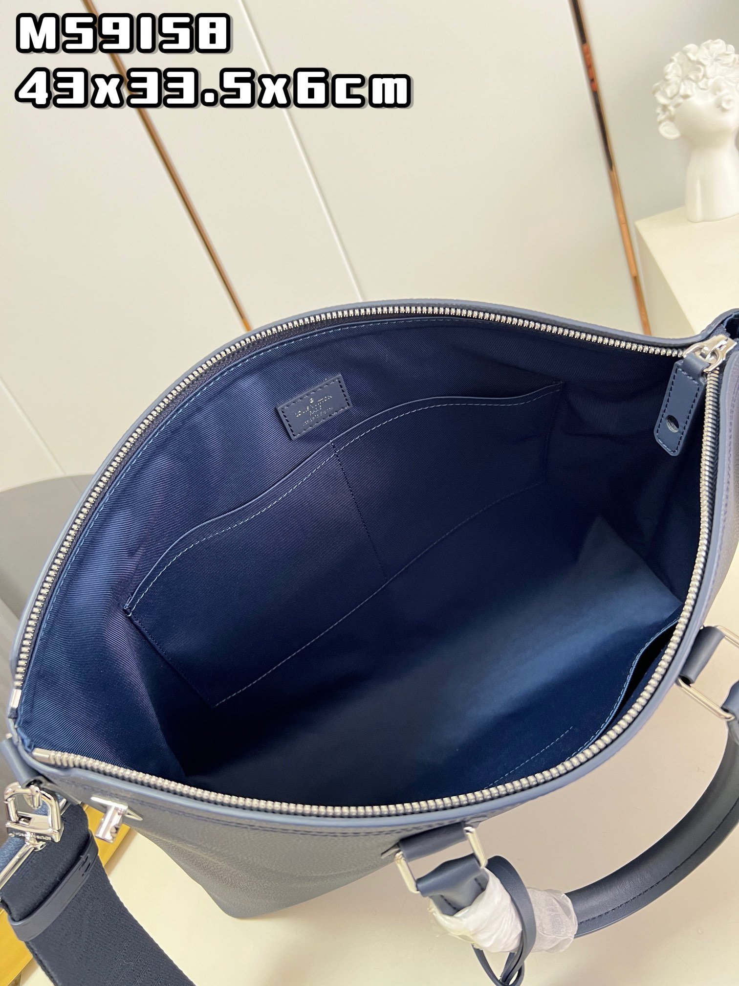 LV BAG (M59918) - Image 7