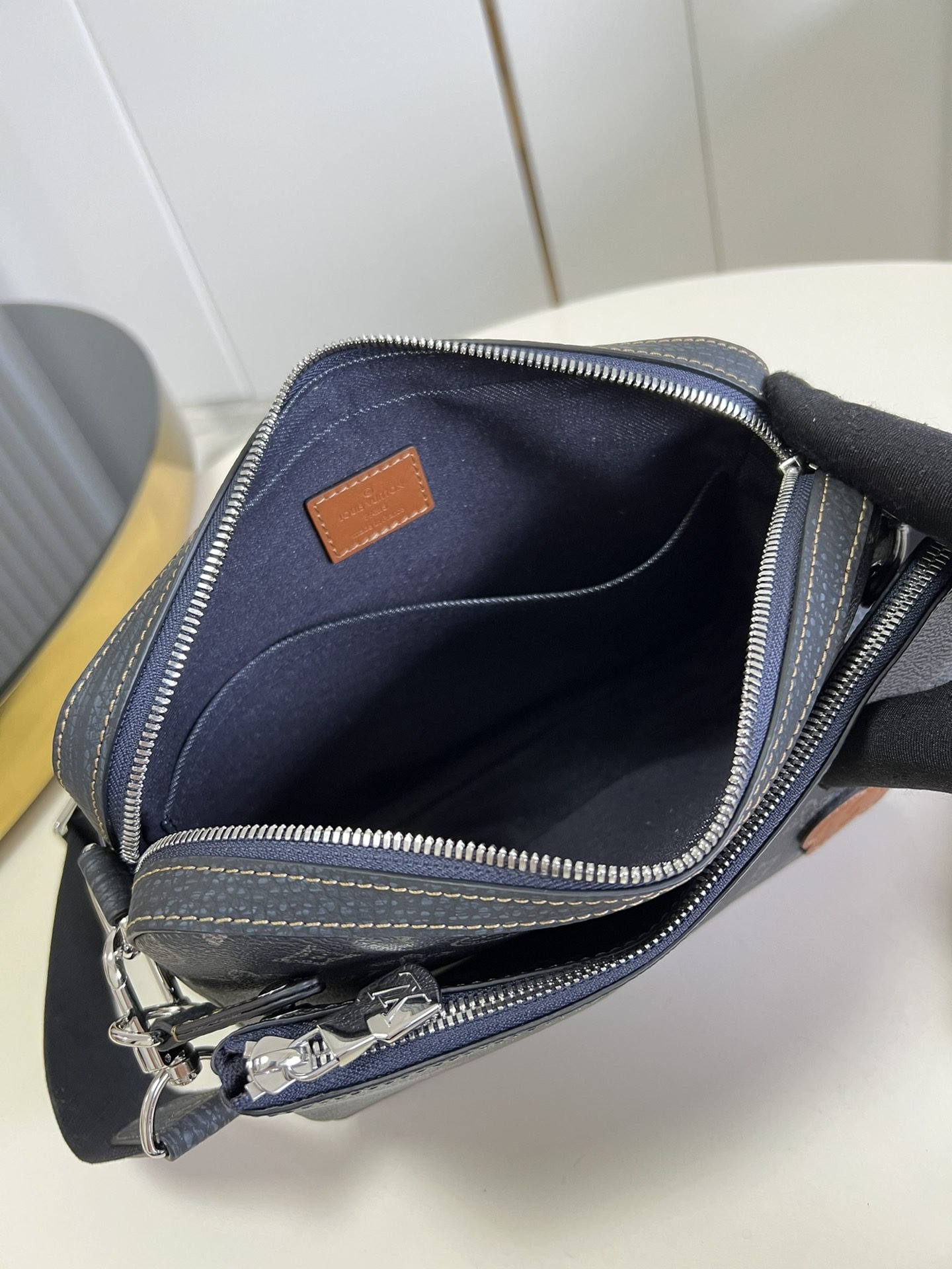 LV BAG (M64340) - Image 5