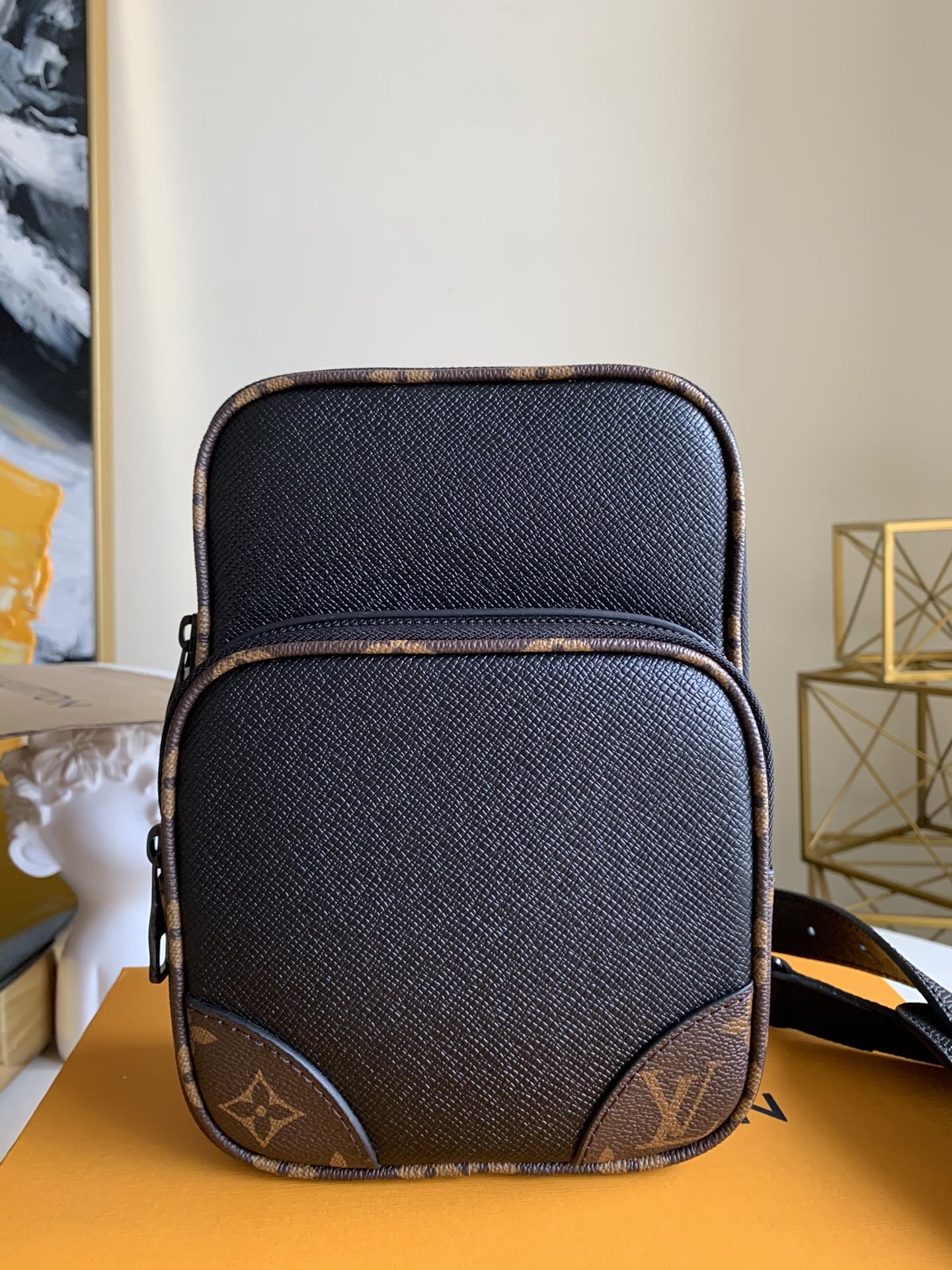 LV BAG (M68686) - Image 3