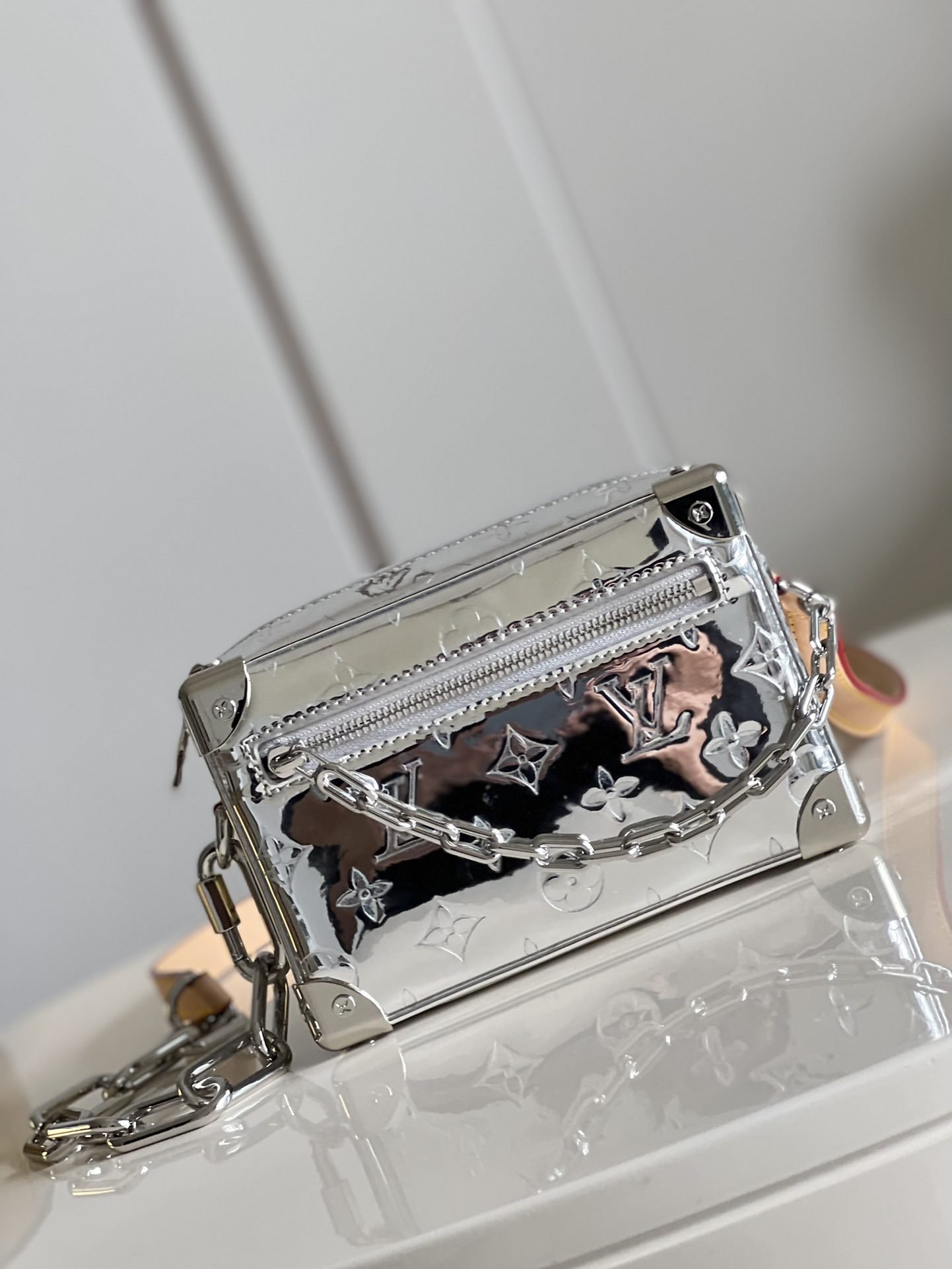 LV BAG (M68906) - Image 2