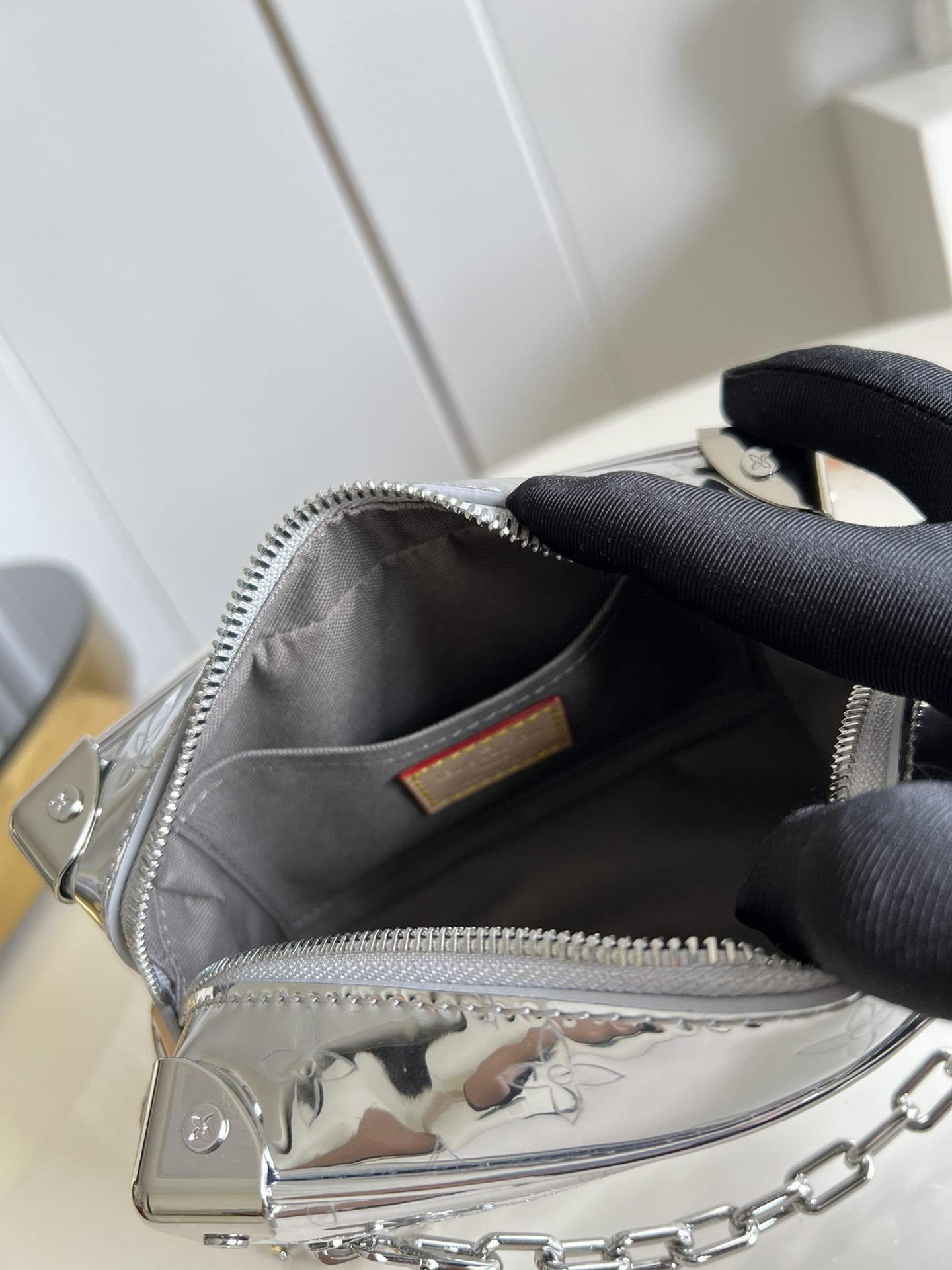 LV BAG (M68906) - Image 7