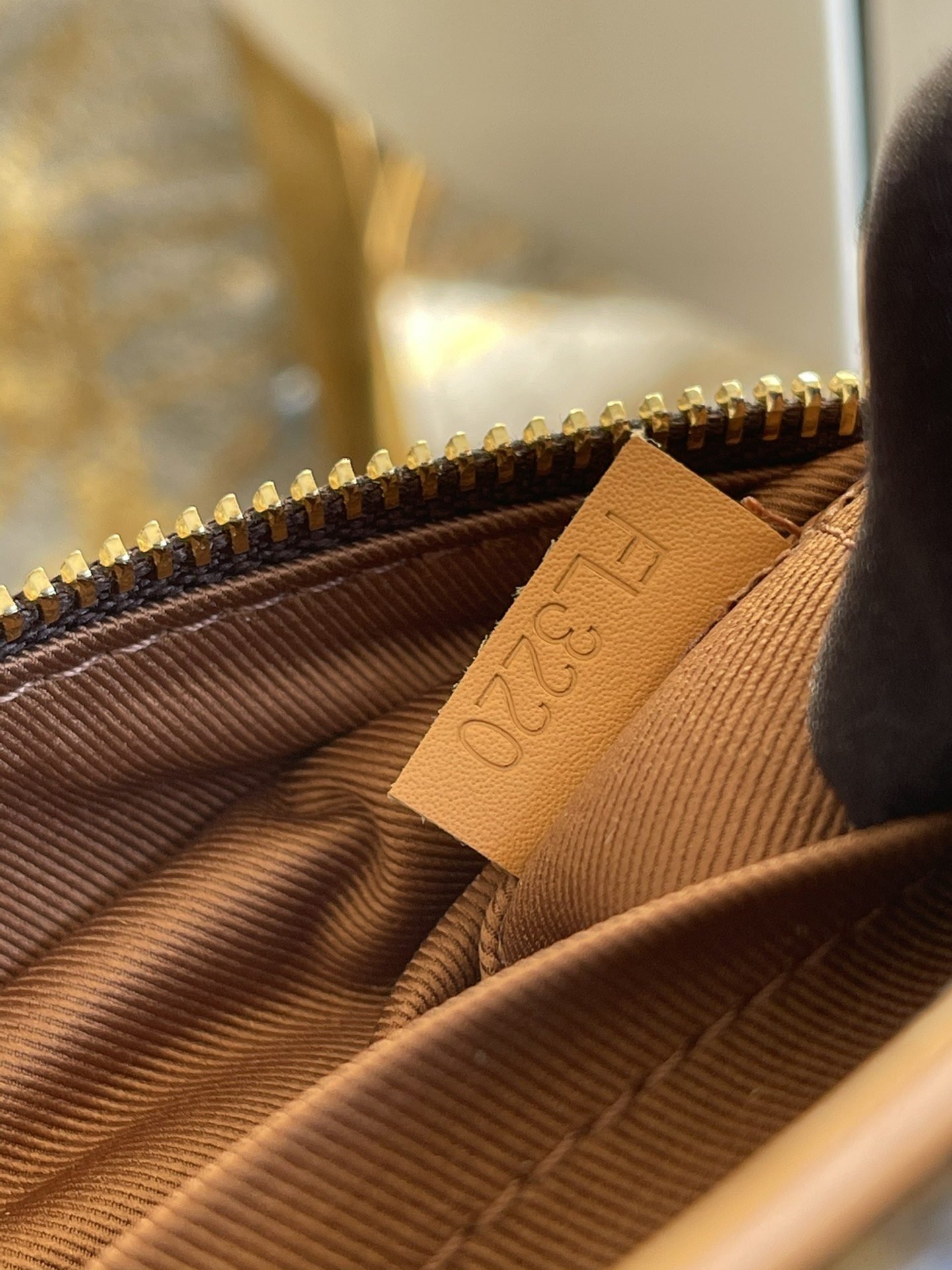 LV BAG (M68906) - Image 5