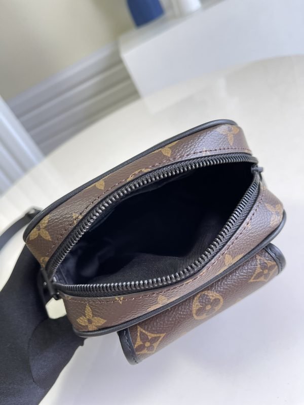LV BAG (M69404) - Image 8
