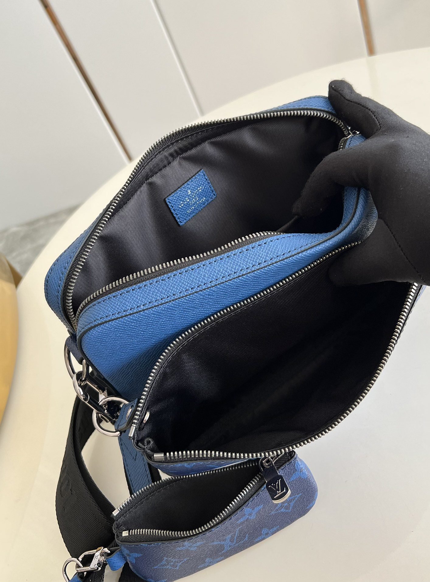 LV BAG (M69443) - Image 7