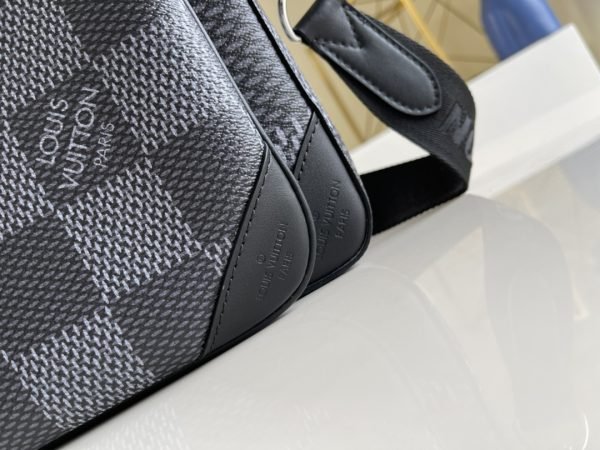LV BAG (M69443) - Image 4