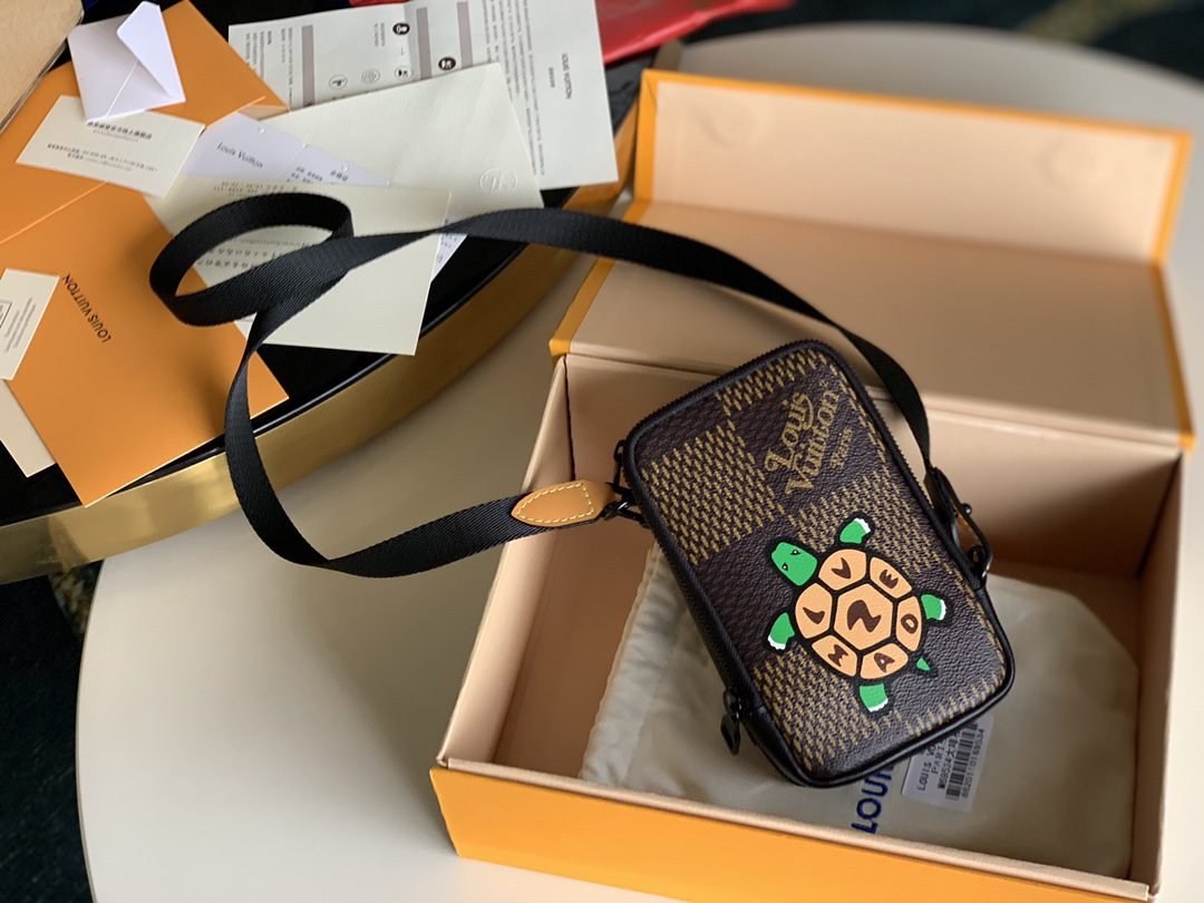 LV BAG (M69534) - Image 2