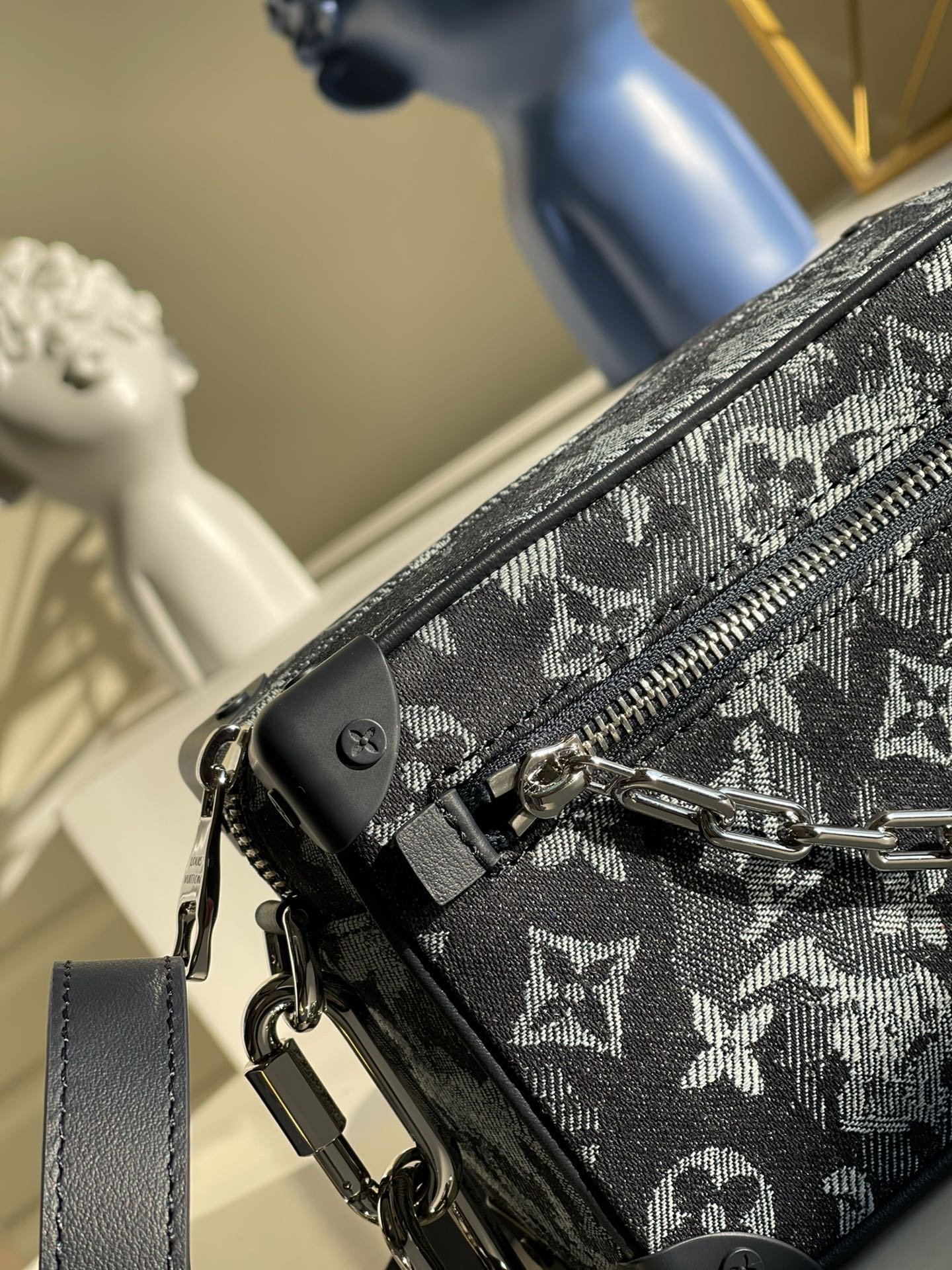 LV BAG (M80033) - Image 3